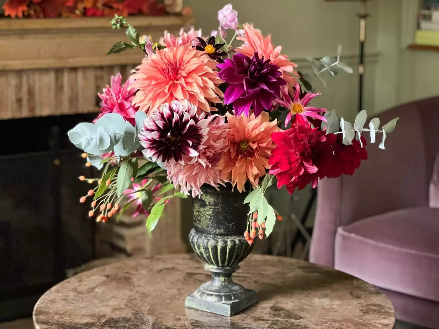 Un Bouquet De Dahlias Pour Un Automne Cosy