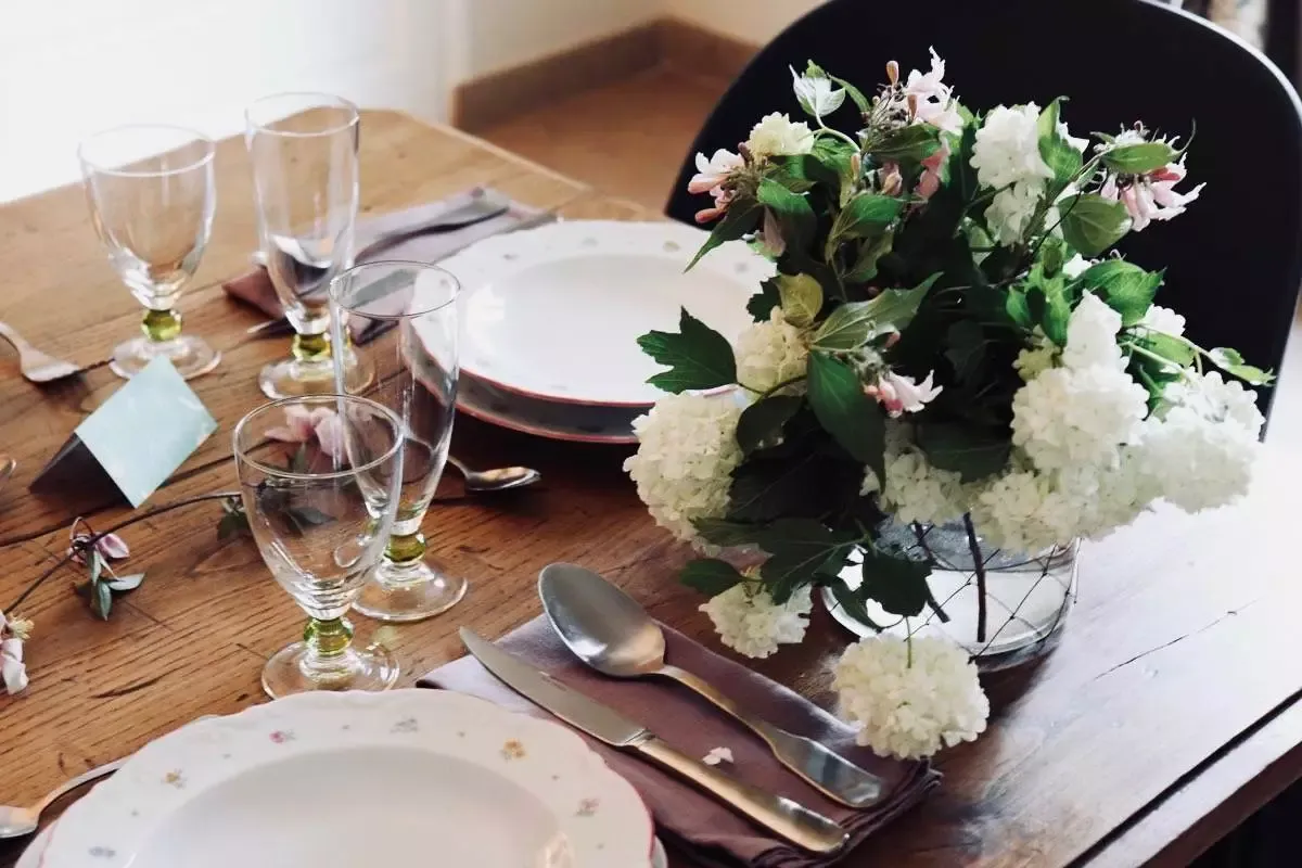 setting summer table, French countryside