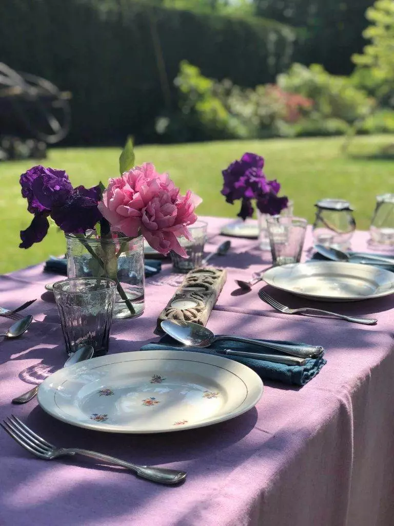 setting summer table, French countryside, peonies