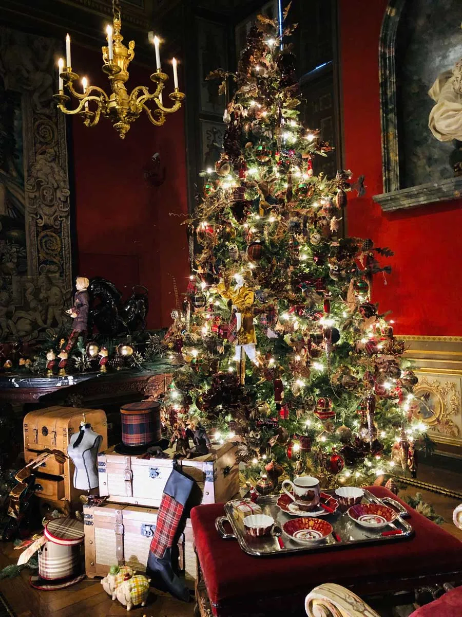 vaux-christmas-red-tartan