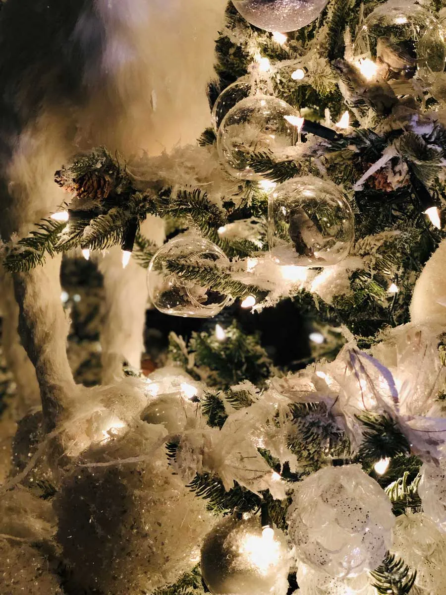 vaux-le-vicomte-white-christmas-details