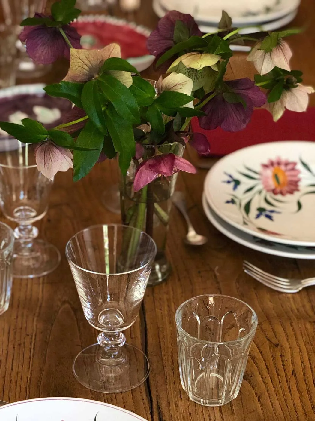 glassware table setting flowers