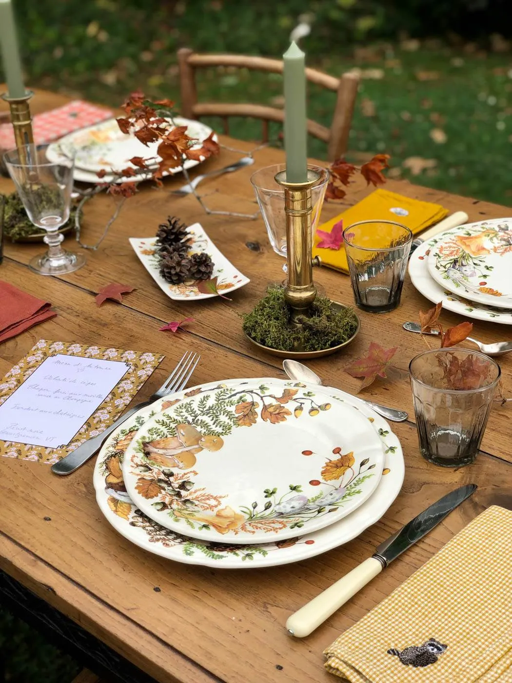 An outdoor Autumn table
