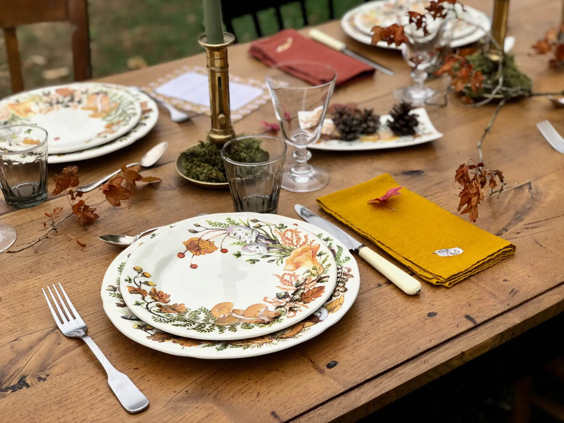 Autumn-table-setting-gien-chanterelles-14