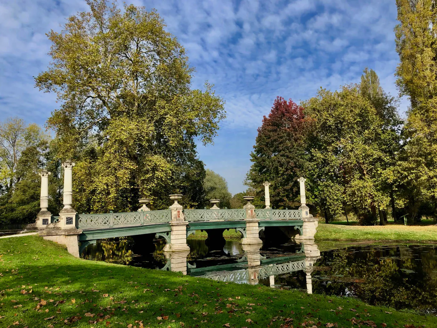 une-bonne-maison-chantilly-castle-french-chateau-garden