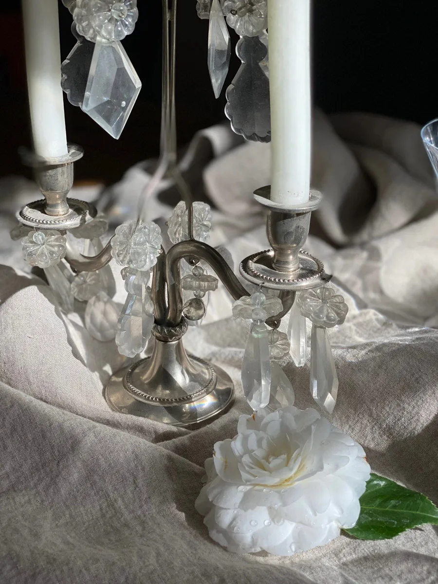 blue-and-white-table-setting-french-countryside-chic-candleholder
