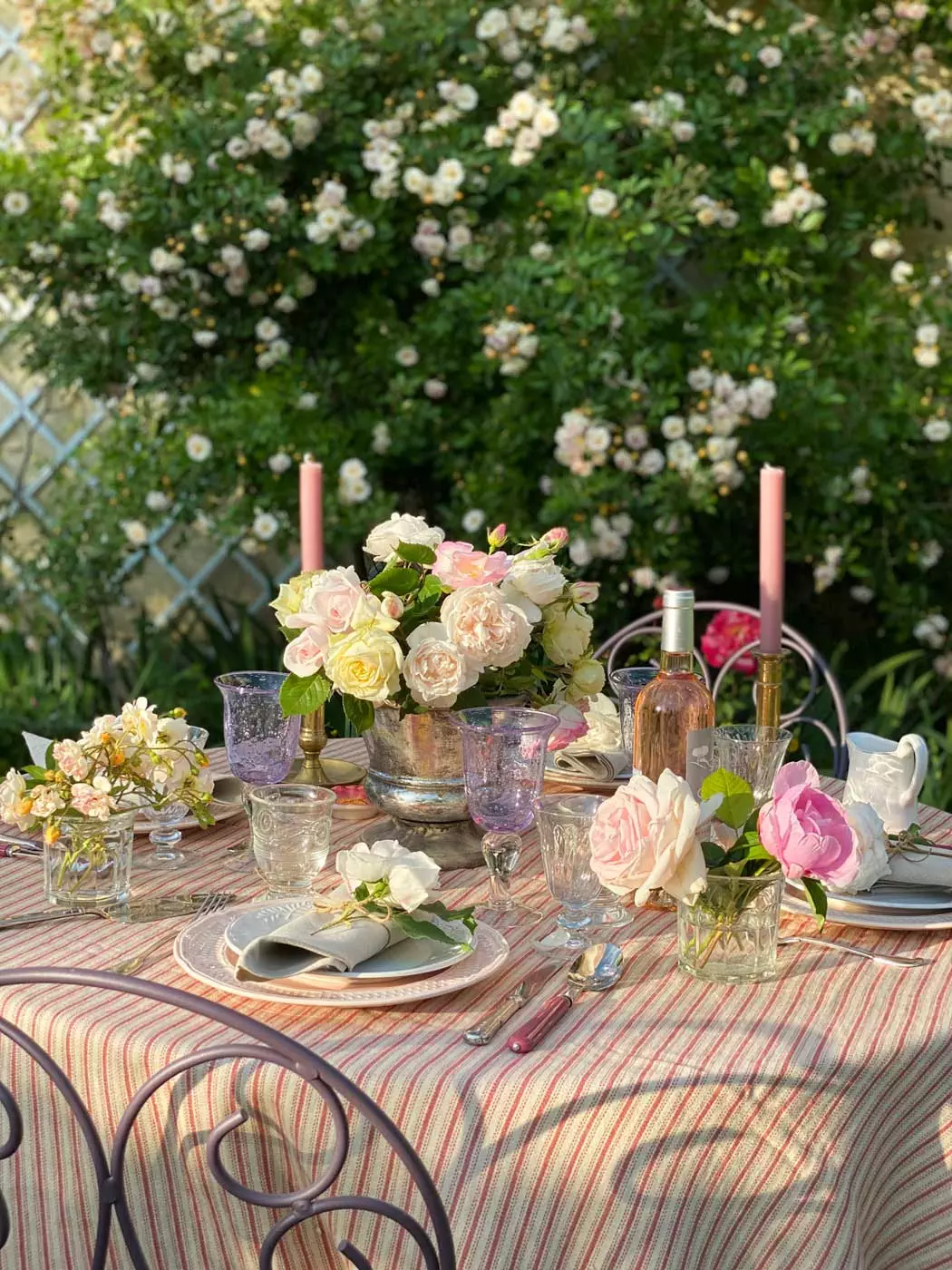 art-de-table-roses-jardin-fermob-recevoir