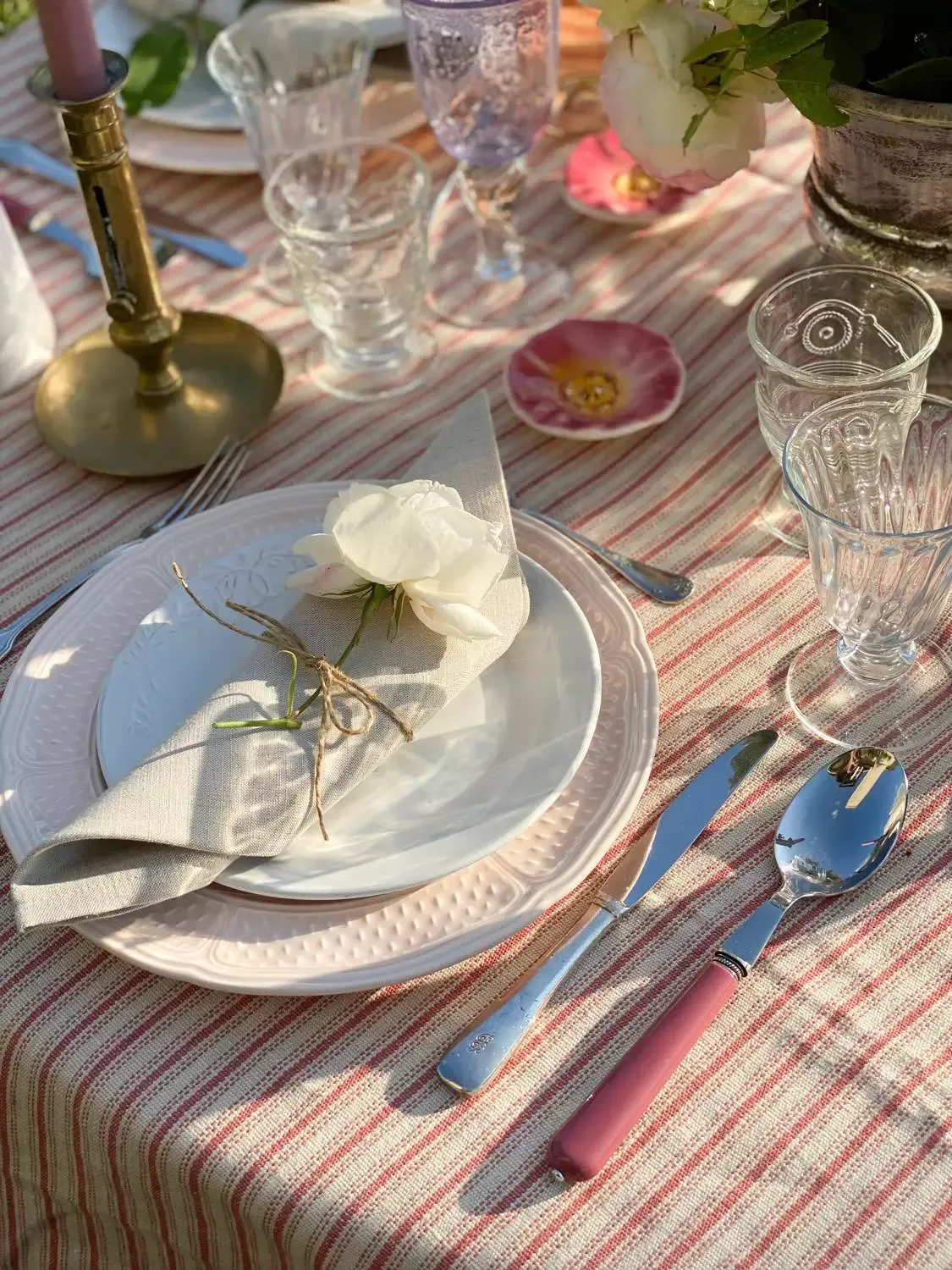 rose-garden-party-tablescape-14