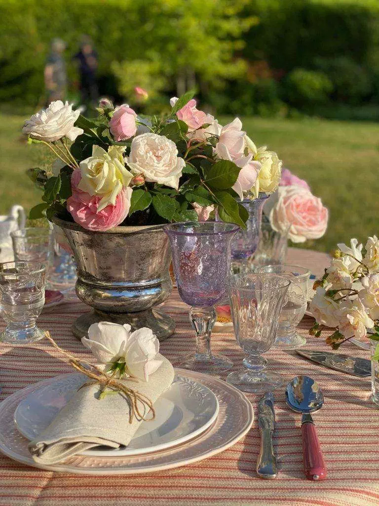 rose-garden-party-tablescape-15