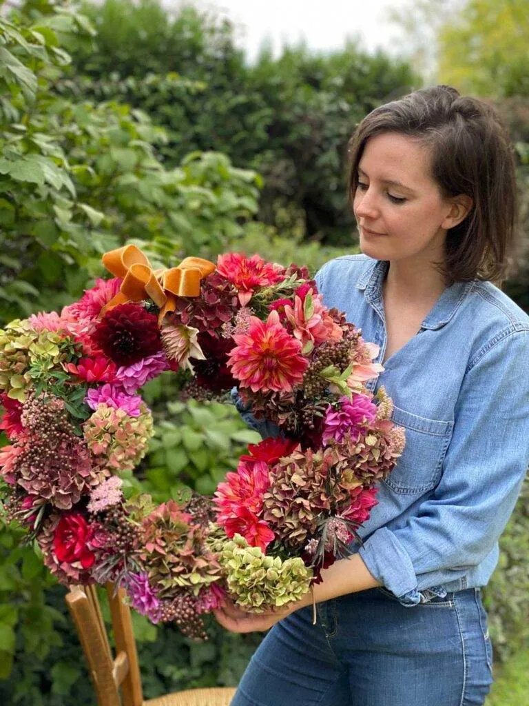comment-realiser-couronne-dahlias-45
