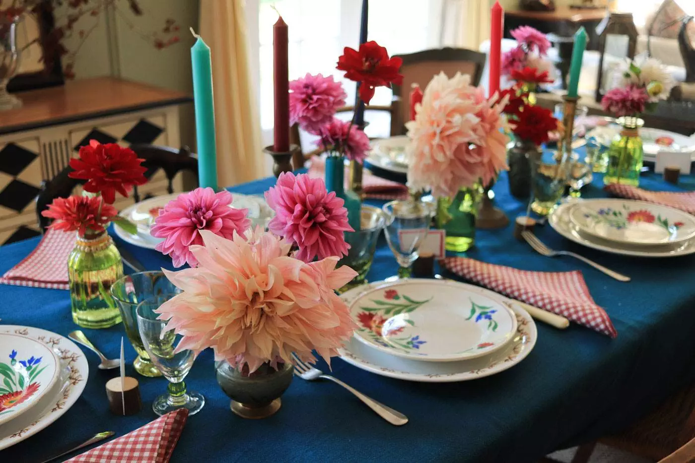 how to set a table with dahlias art de la table dresser une table avec des dahlias