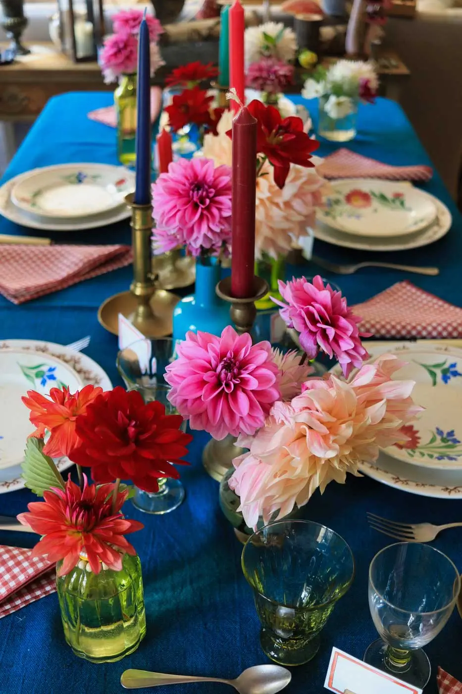 dresser-table-art-dahlias-tablescape-how-to-set-table-vt-06