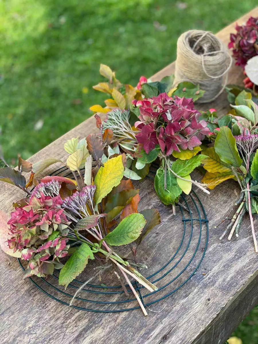 tuto-couronne-automne-rustique-bouquets