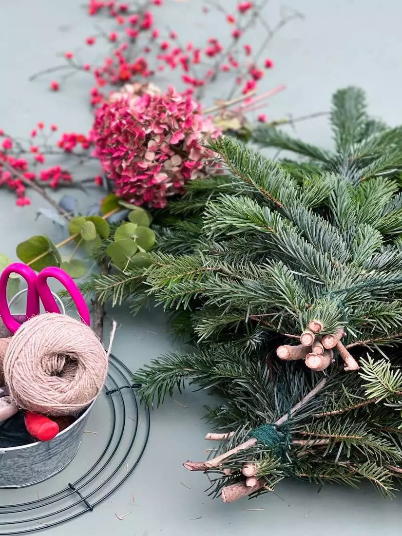 tutoriel comment créer une couronne de Noël matériel Christmas wreath DIY