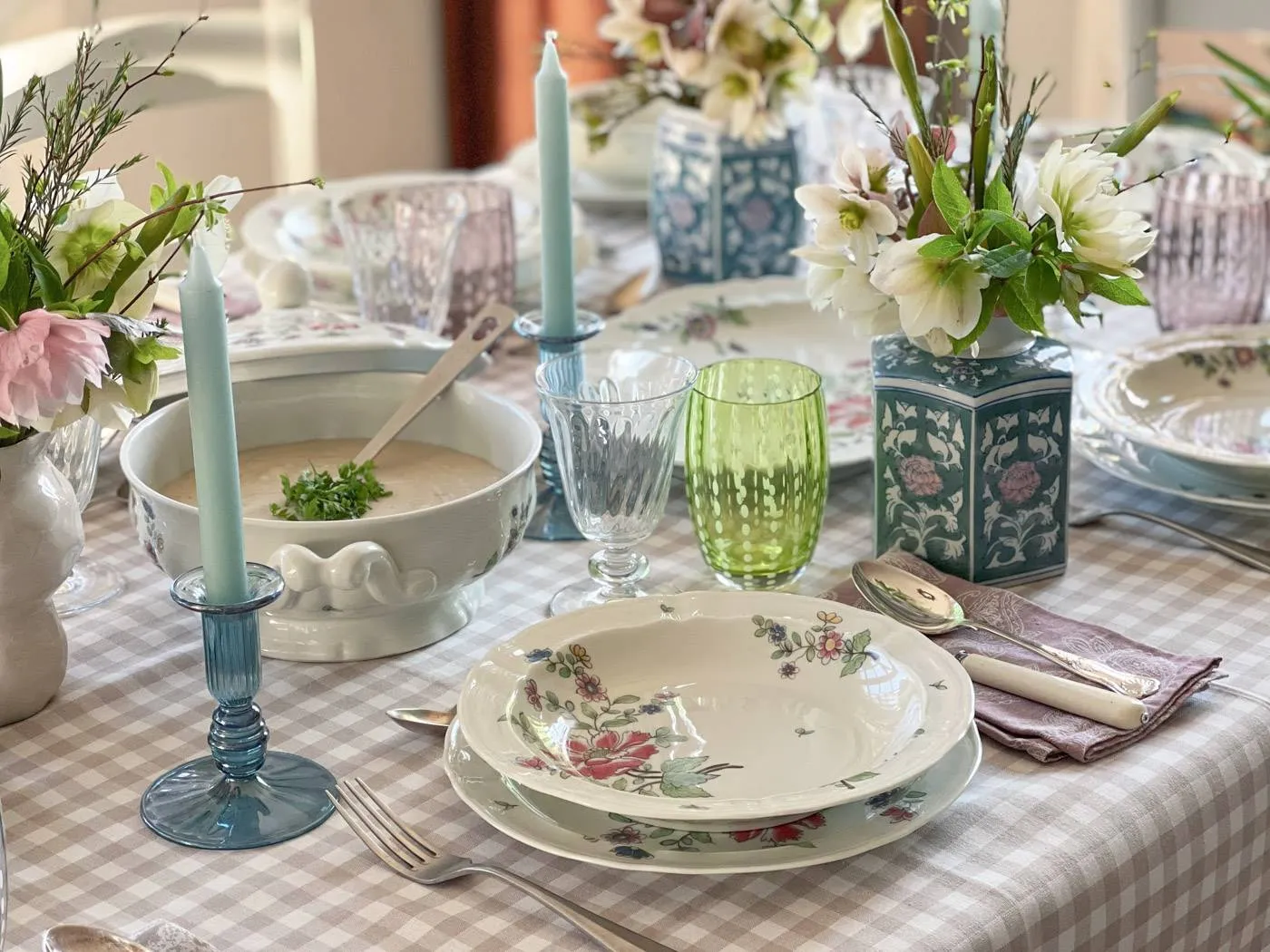 dresser une table avec des hellebores tablescape french country-03