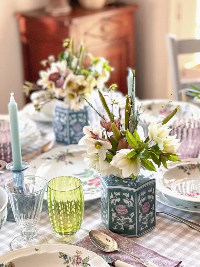 dresser une table avec des hellebores tablescape french country-11