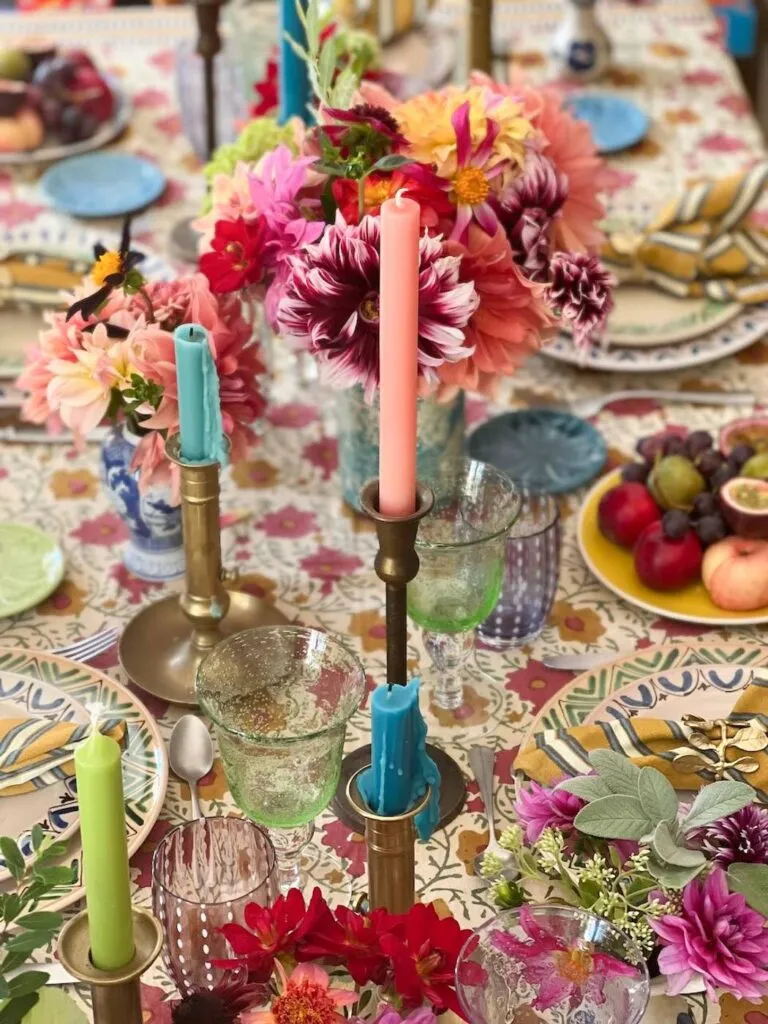 dresser une table avec des dahlias tablescape inspiration mexicaine-007