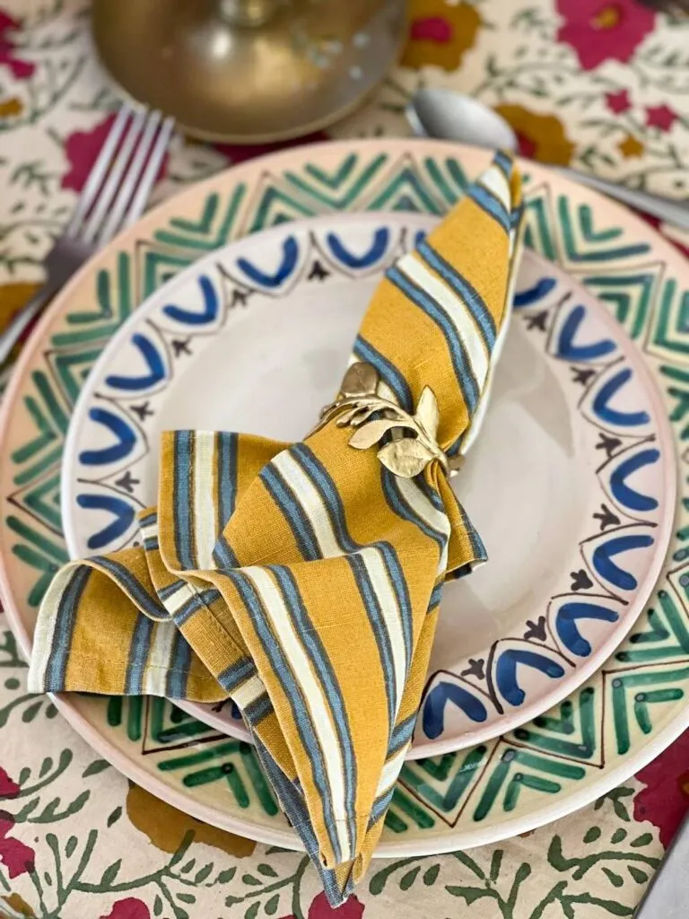 dresser une table avec des dahlias tablescape inspiration mexicaine-070