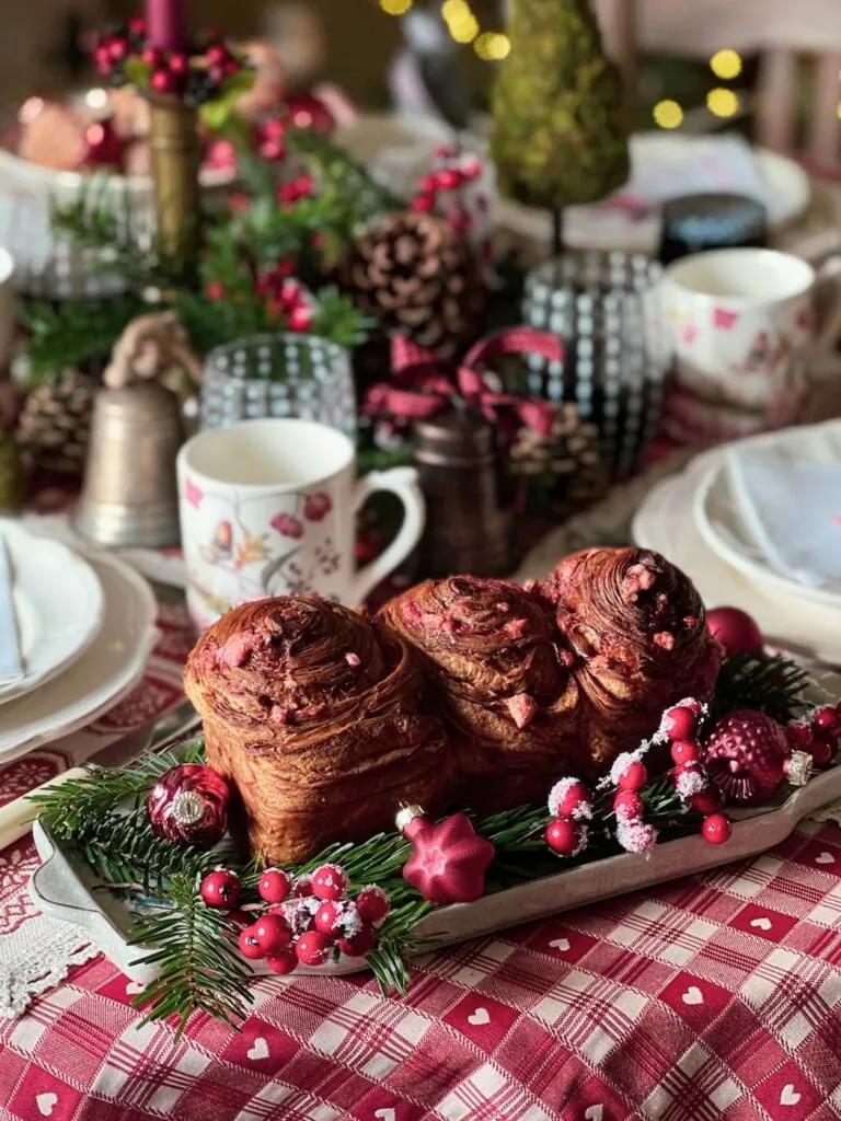 dresser une table cosy pour un brunch de Noël brioche