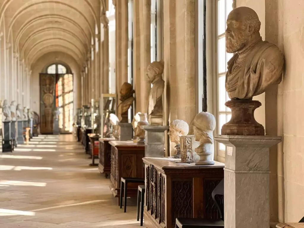 visite abbaye royale chaalis galerie des bustes