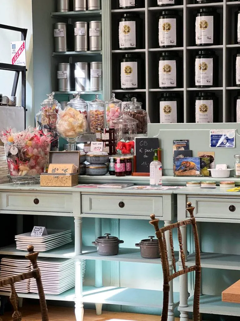 campagne chic French country café
