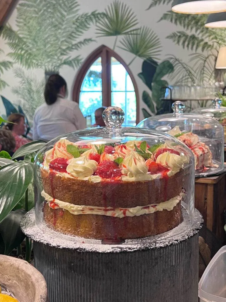 victoria sponge cake