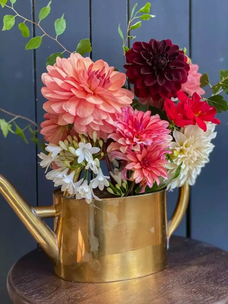 bouquet dahlias arrosoir Prince Jardinier Une Bonne Maison-24