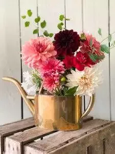 bouquet dahlias arrosoir Prince Jardinier Une Bonne Maison-31