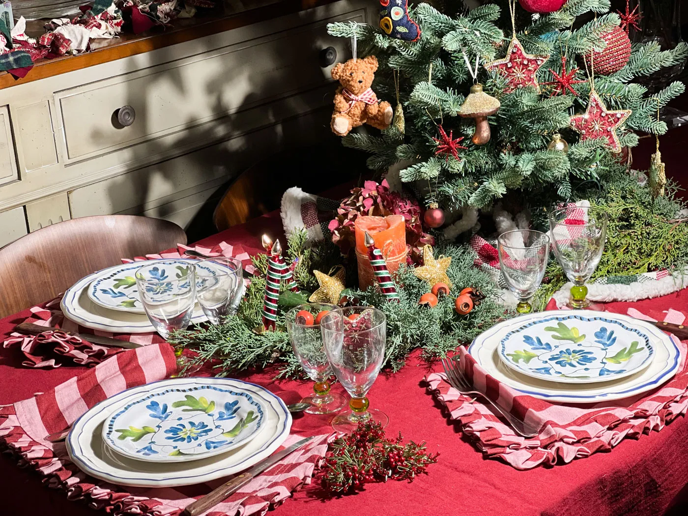 French Christmas New Years Eve table