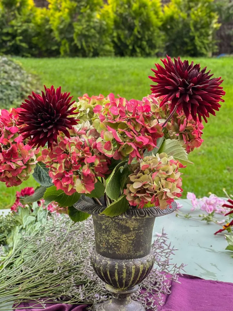 beautiful fall bouquet automne grenat-12