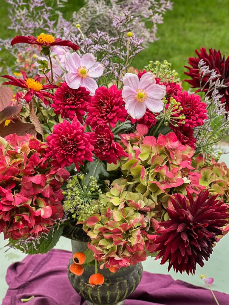 beautiful fall bouquet automne grenat-16