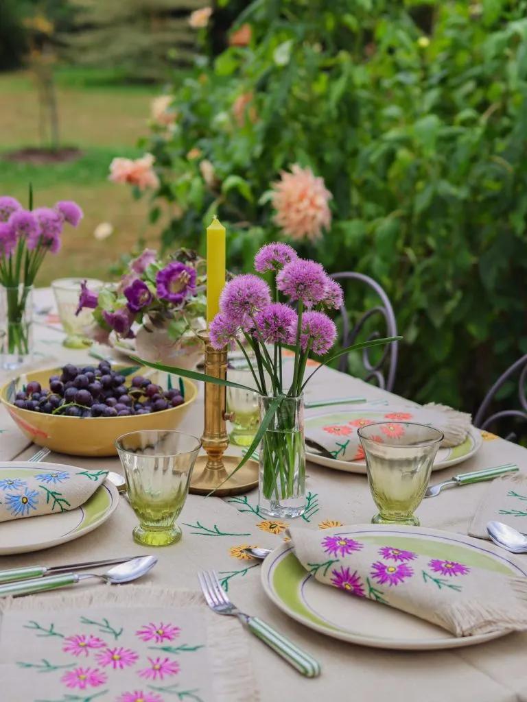 dresser table florale fin été end of summer floral tablescape