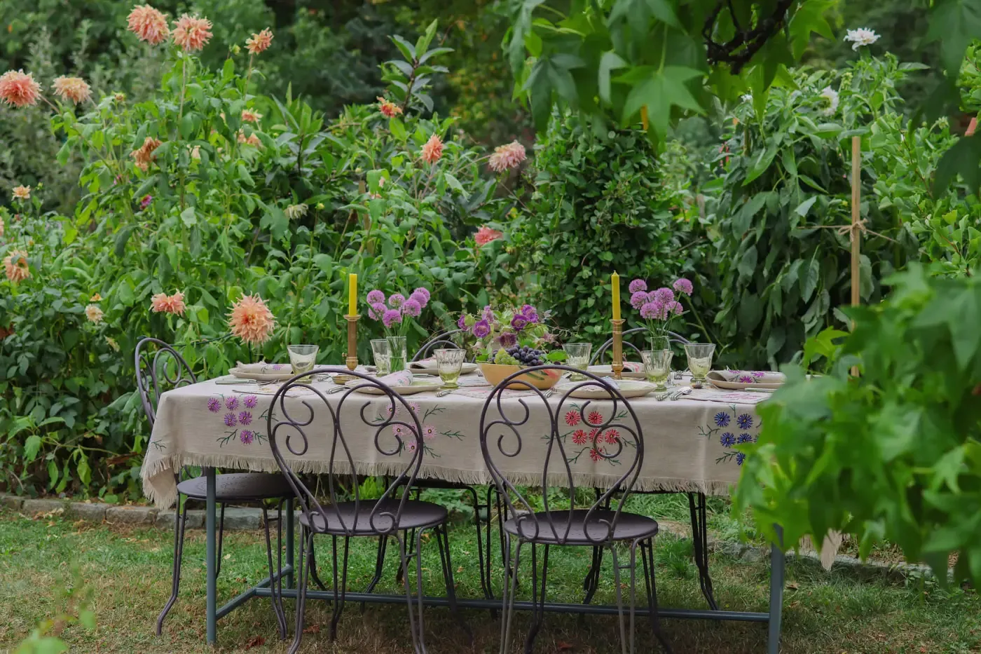 dresser table florale fin été end of summer floral tablescape