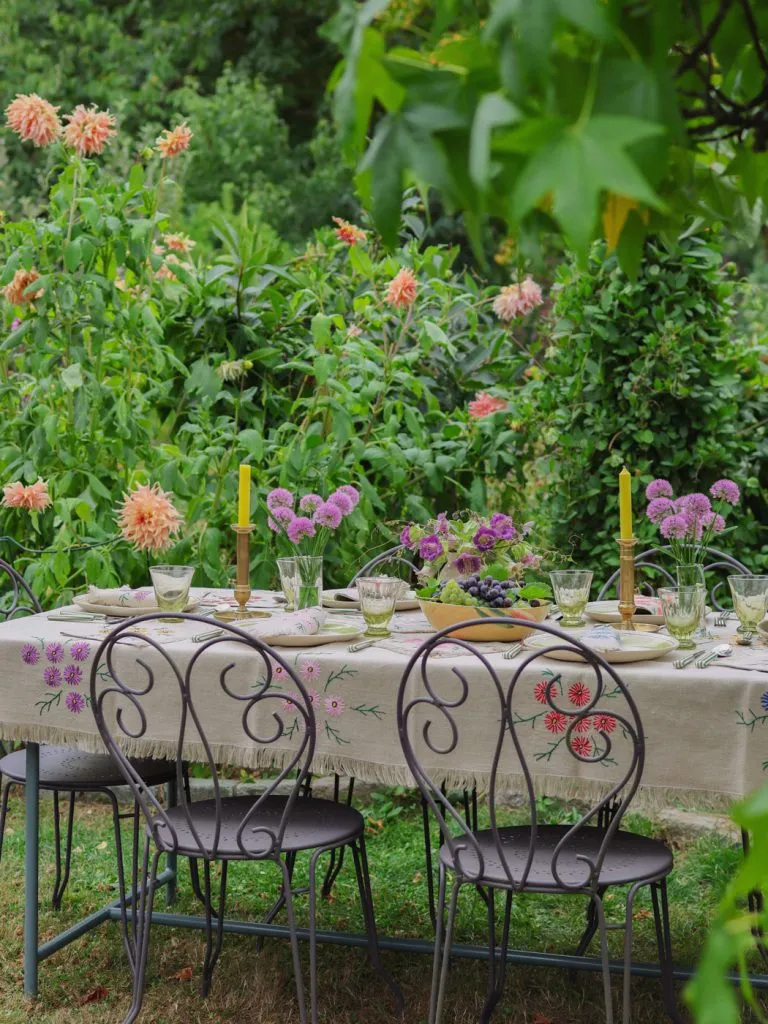 dresser table florale fin été end of summer floral tablescape