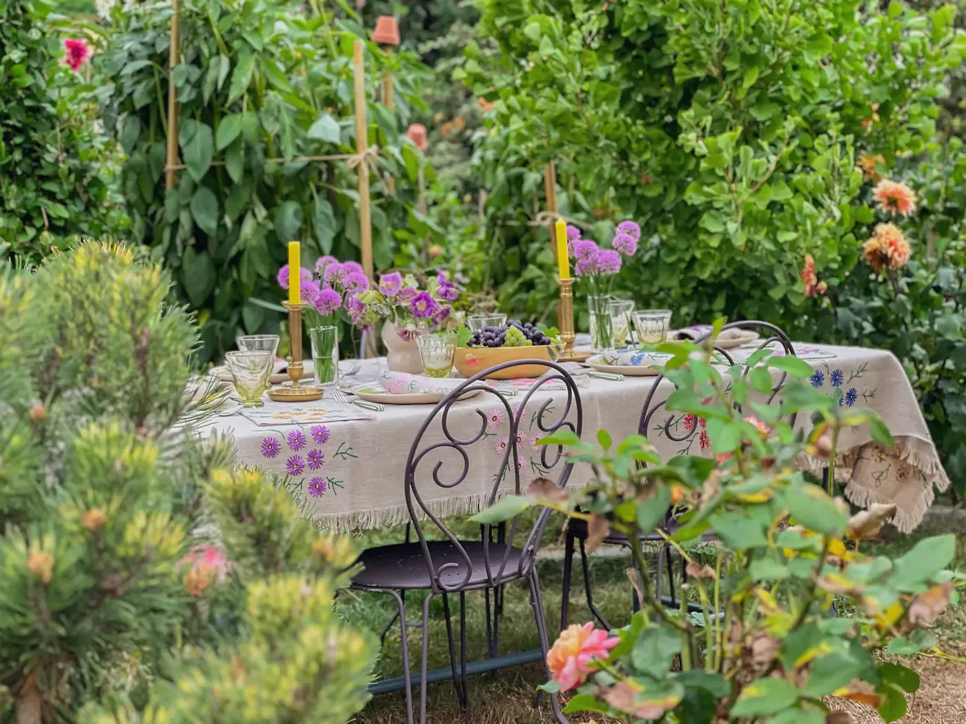 dresser table florale fin été end of summer floral tablescape