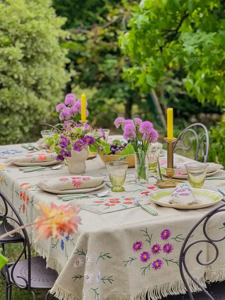 dresser table florale fin été end of summer floral tablescape
