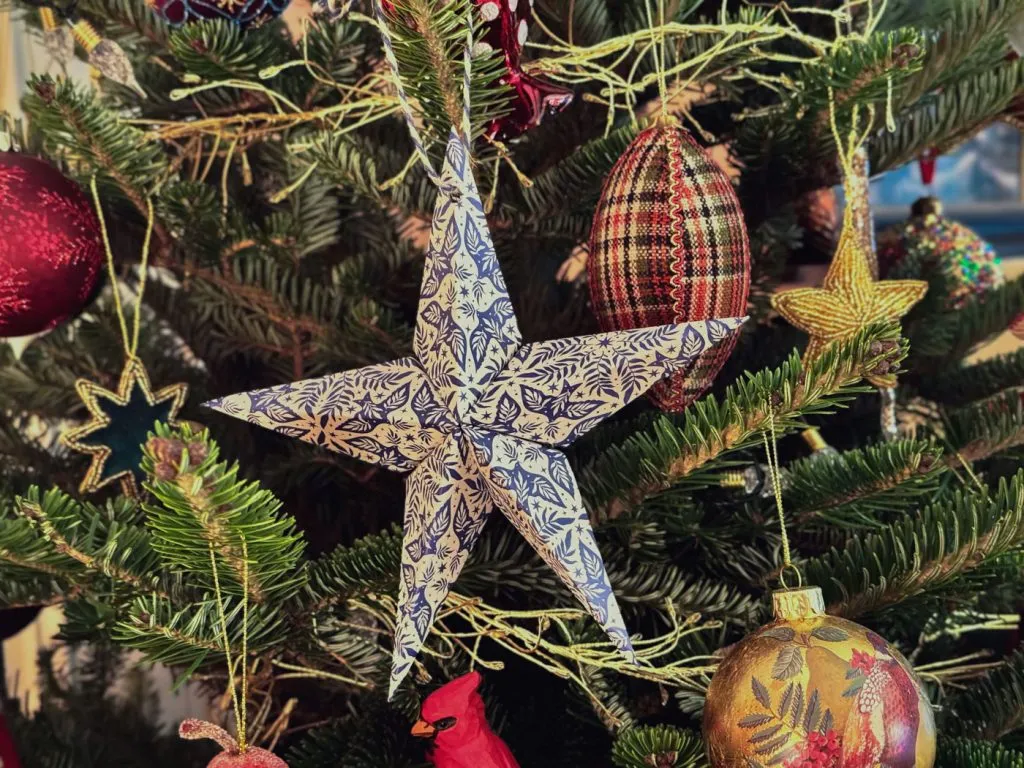 décoration Noël étoiles en papier 3D